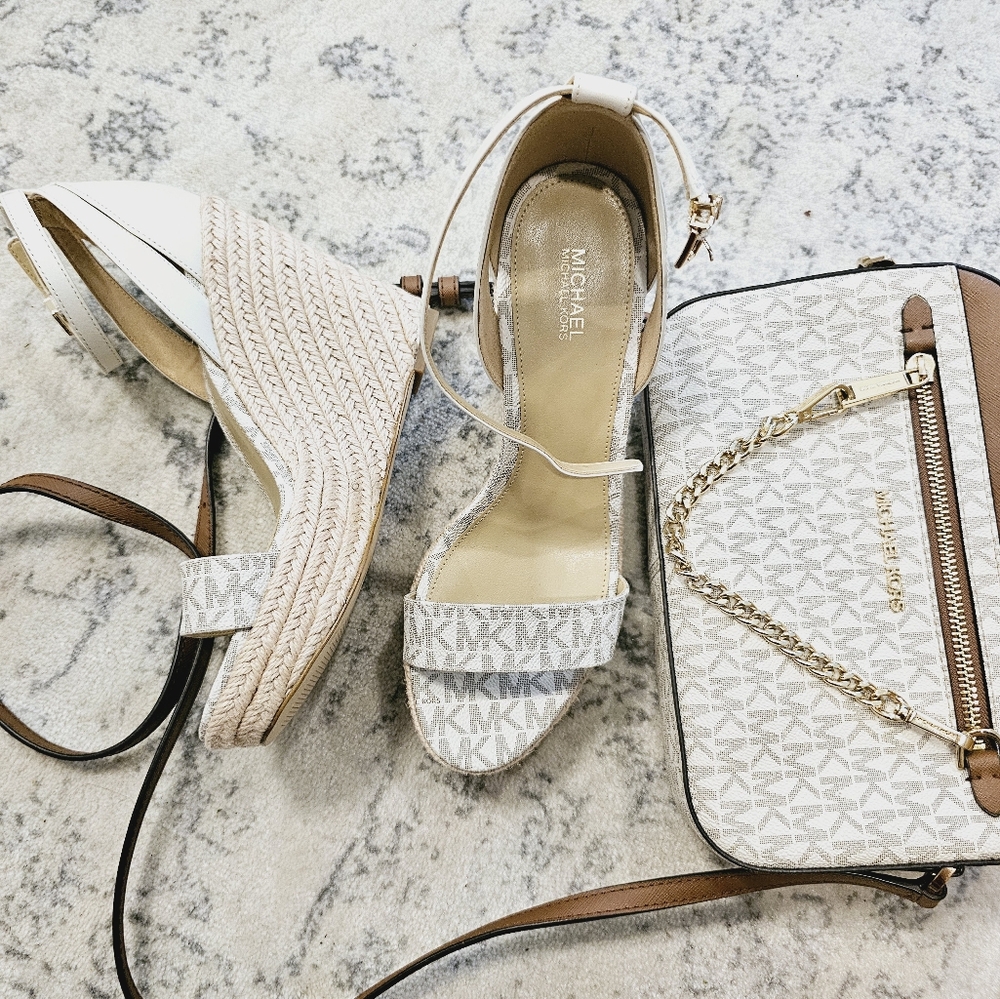 New Michael kors MK wedge sandals in size 9